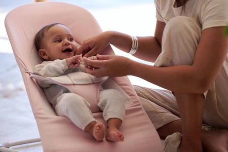 BABYBJORN - leżaczek BALANCE SOFT COTTON/JERSEY - Jasny Różowy/Szary