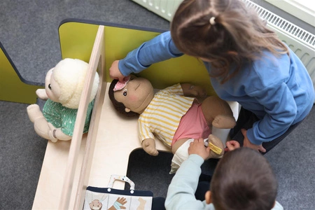 Drewniany ambulans meble dla dzieci wyposażenie auto karetka zabawka Micki