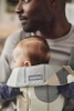 BABYBJORN MINI Cotton – nosidełko, Khaki/Green Print