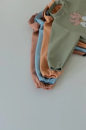 Baby Livia Śliniak z rękawkami Muted Clay Myszka 305-7