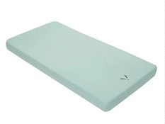 Prześcieradło bawełniane z gumką do łóżeczka 60x120 cm zielone PIAPIMO