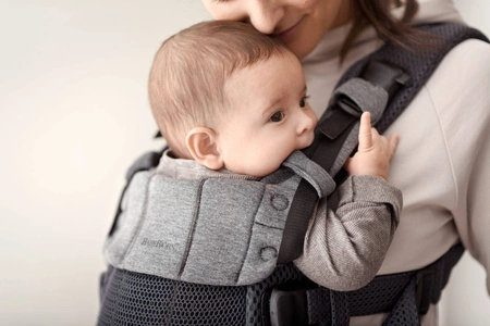 BABYBJORN - nosidełko Harmony 3D Mesh, Antracyt + śliniaczek do nosidełka Harmony