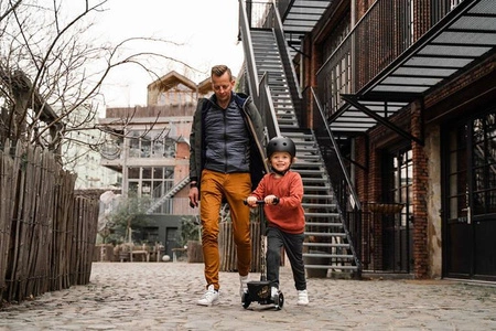 SCOOTANDRIDE Highwaykick 2 Lifestyle Hulajnoga trójkołowa balansowa z zamykanym schowkiem 2+ Black & Gold EDYCJA LIMITOWANA