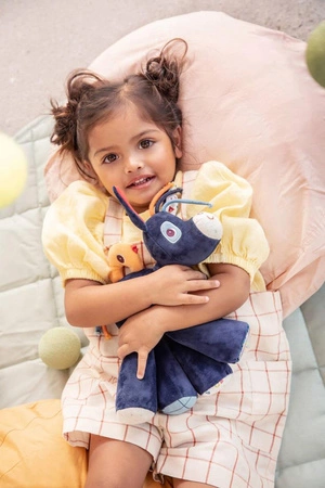 LILLIPUTIENS Przytulanka dźwiękowa galopujący Osiołek Ignace 9 m+