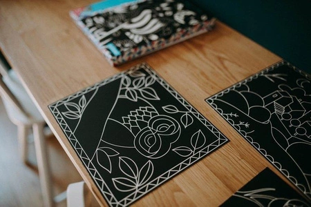 Zestaw kreatywny Do zdrapywania Karty świecące w ciemności Nocny świat 7+, Janod