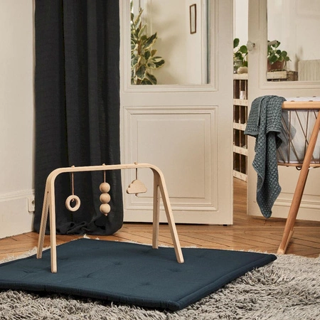 Charlie Crane Pałąk Edukacyjny NAHO z drewnianymi zabawkami