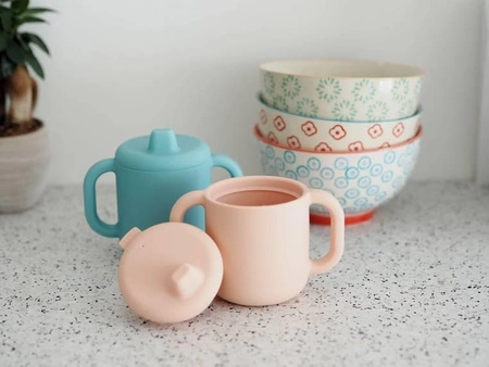 Beaba Kubeczek treningowy silikonu z pokrywką z ustnikiem Pink