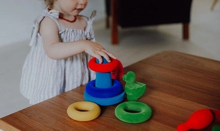 Rubbabu Układanka edukacyjno-sensoryczna piramida z kaczuszką