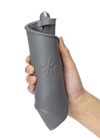 Składane wiaderko do wody i piasku Scrunch Bucket - Wiśniowy