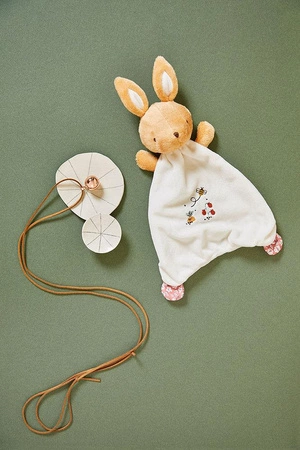 Kaloo Zestaw prezentowy 2 w 1 (komforter + naszyjnik dzwoneczek ciążowy Bola) Petites Chansons