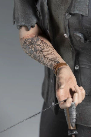 Ellie with Bow The Last of Us Part II Figurka 20 cm