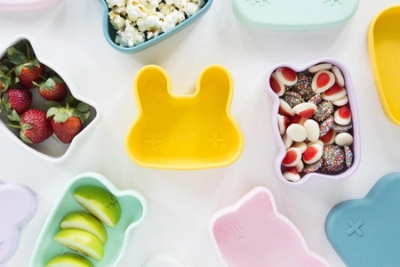 Zamykany silikonowy pojemnik Miś We Might Be Tiny - Lilac