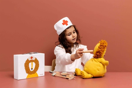 Drewniany zestaw małego lekarza