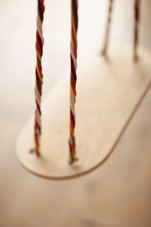 Huśtawka, kolorowy sznurek, Babai