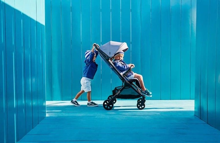 Easywalker Jackey Kompaktowy, samoskładający się wózek spacerowy z torbą transportową Sand Taupe