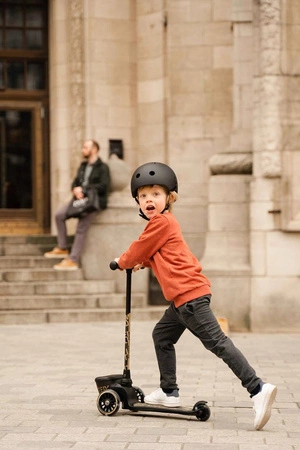 SCOOTANDRIDE Highwaykick 2 Lifestyle Hulajnoga trójkołowa balansowa z zamykanym schowkiem 2+ Black & Gold EDYCJA LIMITOWANA