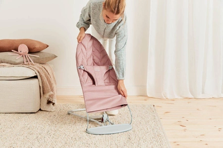 BABYBJORN - leżaczek BLISS COTTON, Petal Quilt, Zgaszony róż + Zabawka Googly Eyes Pastels