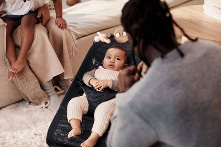 BABYBJORN - leżaczek BLISS MESH - Czarny + Zabawka Googly Eyes Black and White