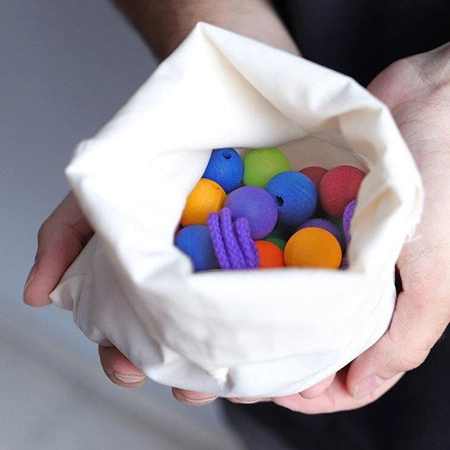 Koraliki na bawełnianym sznurku Schodki, kolorowe, 3+, Grimm's