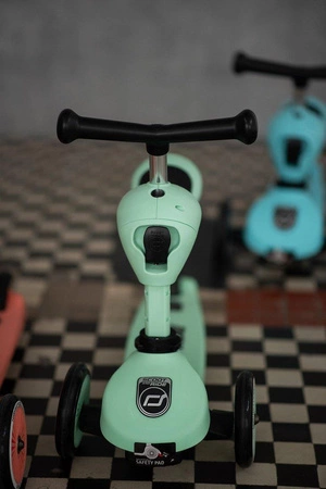 Zestaw Kask + SCOOTANDRIDE Highwaykick 1 2w1 Jeździk i hulajnoga 1-5 lat Kiwi