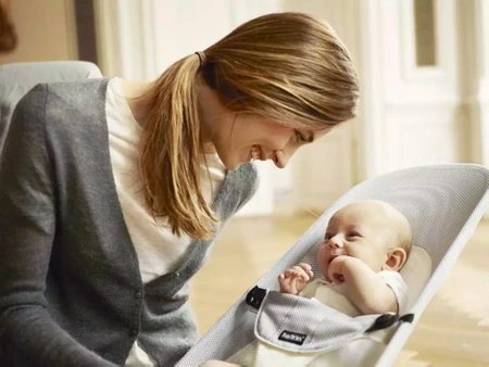 BABYBJORN - leżaczek BALANCE SOFT MESH - Srebrny / Biały