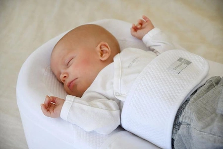 Red Castle Ergonomiczny materac dla niemowląt Cocoonababy Fleur de coton® Blanc