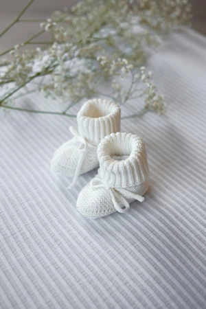 Lodger Buciki niechodki dziergane bawełniane białe Cloud Dancer 0-6 m