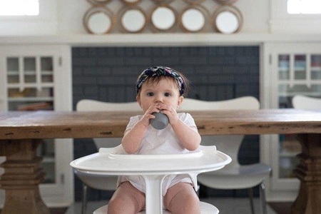 EZPZ Silikonowy kubeczek Tiny Cup 60 ml szary