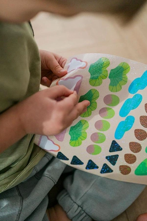 Mudpuppy Zestaw do wyklejania Naklejki holograficzne 200+ szt. z plakatem Kraina dinozaurów 4+