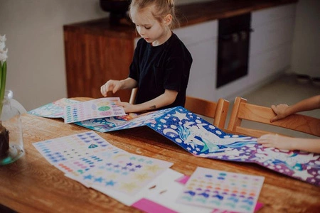 Mudpuppy Zestaw do wyklejania Naklejki holograficzne 200+ szt. z plakatem Magiczne jedronożce 4+