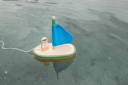 BS Toys, Drewniana łódka z kapitanem