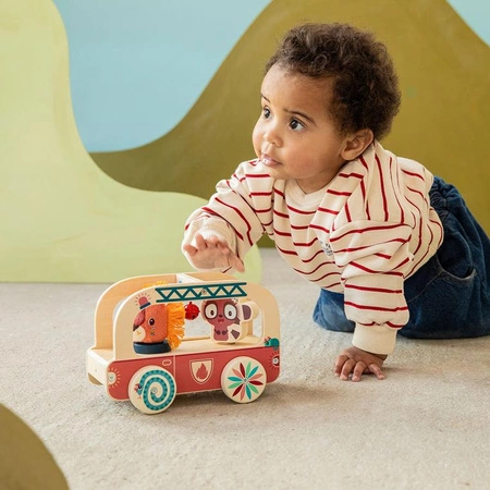 Lilliputiens Drewniany wózek do ciągnięcia Wóz strażacki Lew Jack 12 m+