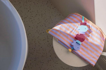 QUUT Klocki piankowe do nawlekania do kąpieli Beedi Fish Burgundy