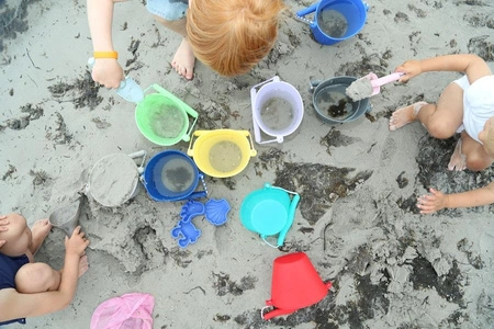 Składane wiaderko do wody i piasku Scrunch Bucket - Rust