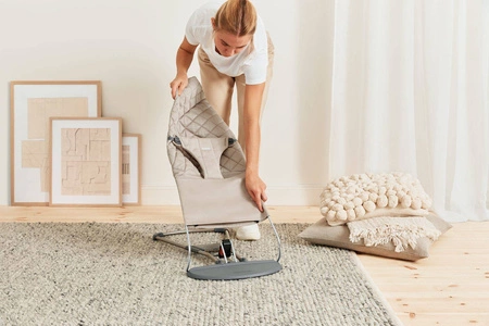 BABYBJORN - leżaczek BLISS - Piaskowy szary + zabawka do leżaczka BALANCE Googly Eyes