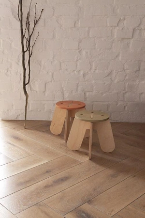 Stołek X, terra, Babai