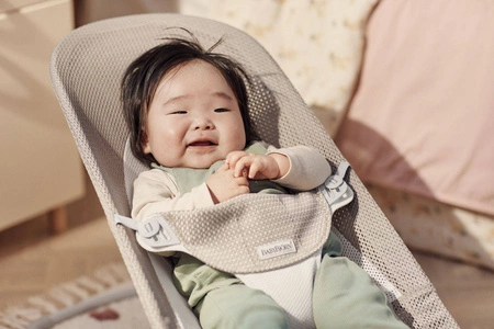 BABYBJORN - leżaczek BALANCE SOFT MESH - Szary Beż/Biały