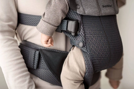 BABYBJORN - nosidełko Harmony 3D Mesh, Antracyt + śliniaczek do nosidełka Harmony
