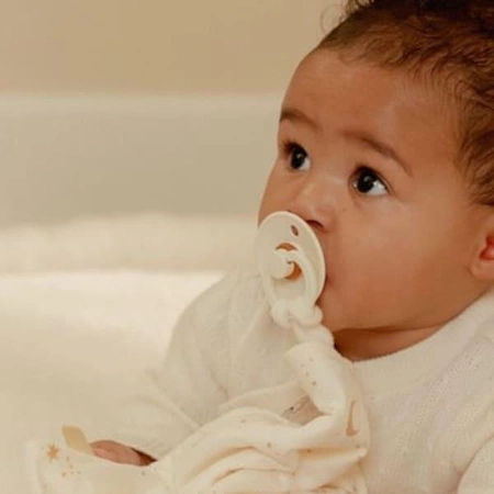 Little Dutch Przytulaczek z zawieszką do smoczka i gryzakiem Newborn Naturals