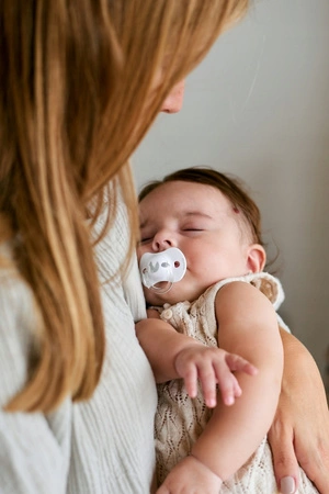 Smoczek fizjologiczny szary fox 6-18 Suavinex