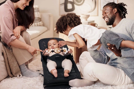 BABYBJORN - leżaczek BLISS MESH - Czarny + Zabawka Googly Eyes Black and White