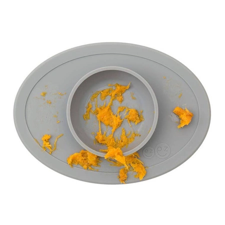 EZPZ Komplet pierwszych naczyń silikonowych First Foods Set szary + kubeczek Tiny Cup GRATIS szary