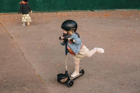 SCOOTANDRIDE Highwaykick 2 Lifestyle Hulajnoga trójkołowa balansowa z zamykanym schowkiem 2+ Leopard