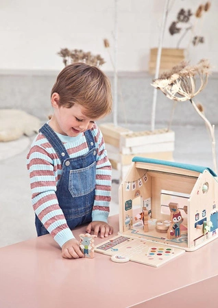 LILLIPUTIENS Drewniana rozkładana Szkoła z 3 figurkami i akcesoriami 3 lata+