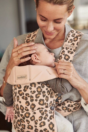 BABYBJORN MINI Cotton – nosidełko, Beż/Leopard