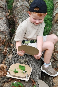 Prasa kwiatowa drewniana do suszenia kwiatów i liści Discover 12436 Small Foot zabawy w ogrodzie