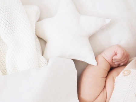 Przytulanka Doudou Gwiazdka biała PIAPIMO