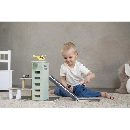 Drewniany garaż, wielopoziomowy parking dla aut Jabadabado