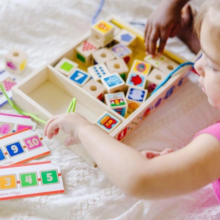 Zestaw drewnianych koralików do nawlekania sznurowanki Blue’s Clues & You 33046 Melissa & Doug