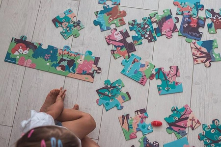 Świecące puzzle z mini-lampką UV Las 24 elementy 3+, Janod